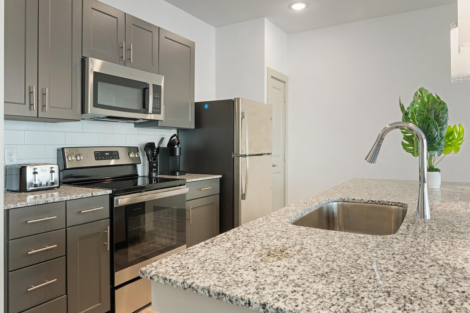 Building Photo - 12100 1/2 Ferrystone Glen Drive-SI ID1240333P