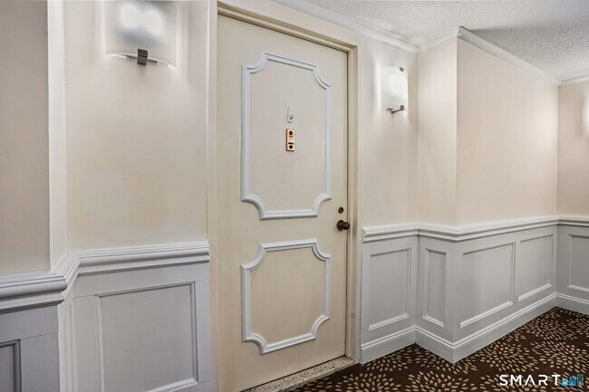 Building Photo - 143 Hoyt St