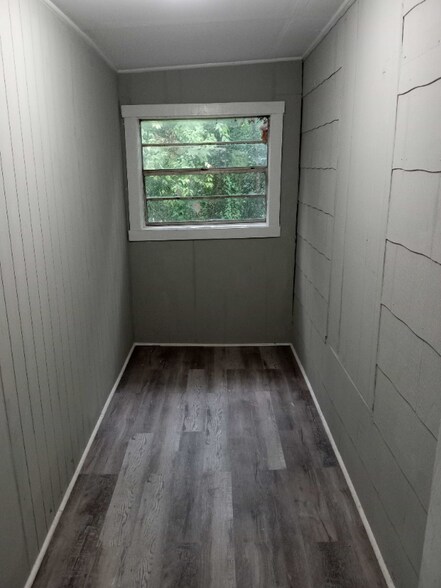 Building Photo - 712 Church Ave