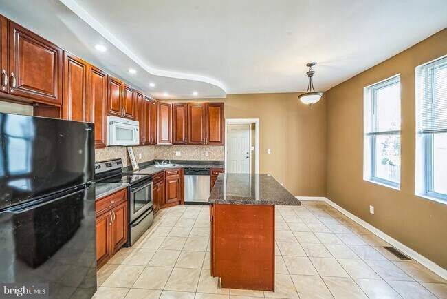 Building Photo - 3817 Haverford Ave