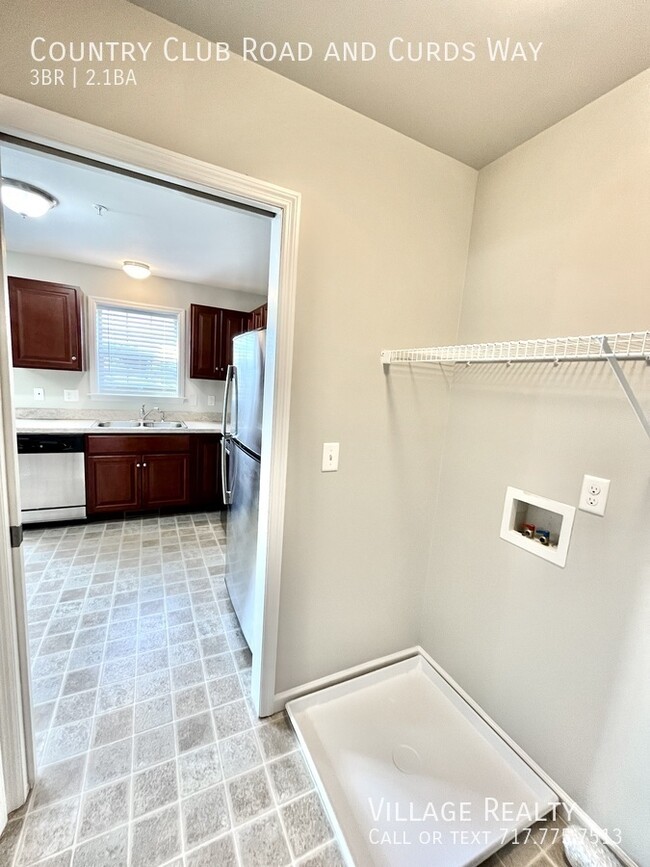 Building Photo - 703 Country Club Rd