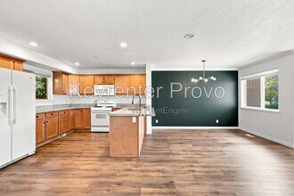 Building Photo - 1285 Alpine Way