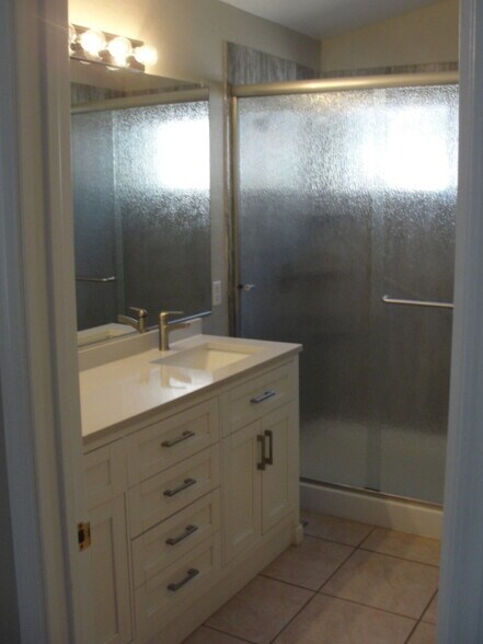 Hall Bath - 2357 E Cathy Ct