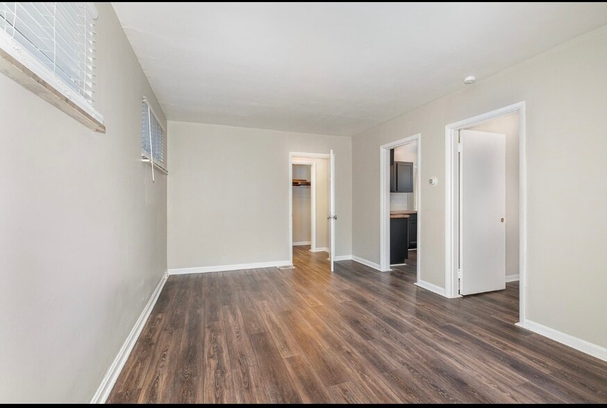 Family room - 117 1/2 Adela Ave