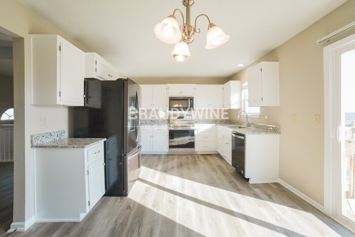 Building Photo - 1607 NW High View Dr