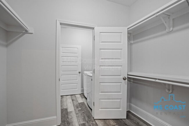 Building Photo - 15328 Oak Creek Cove