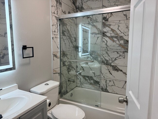 Building Photo - Newly Remodeled Home