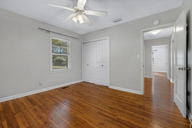 Building Photo - Charming Midtown Tallahassee Duplex