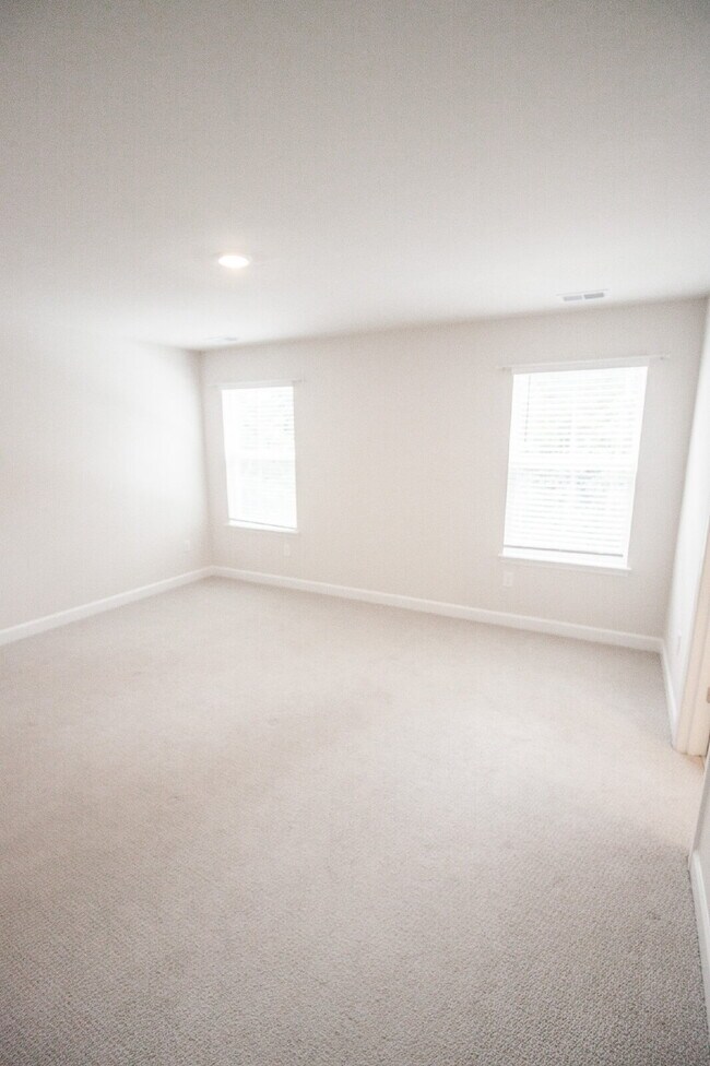 Building Photo - Fully Fenced 5bd SFH in Carolina Forest