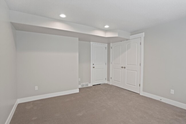 Building Photo - 2289 E 430 S