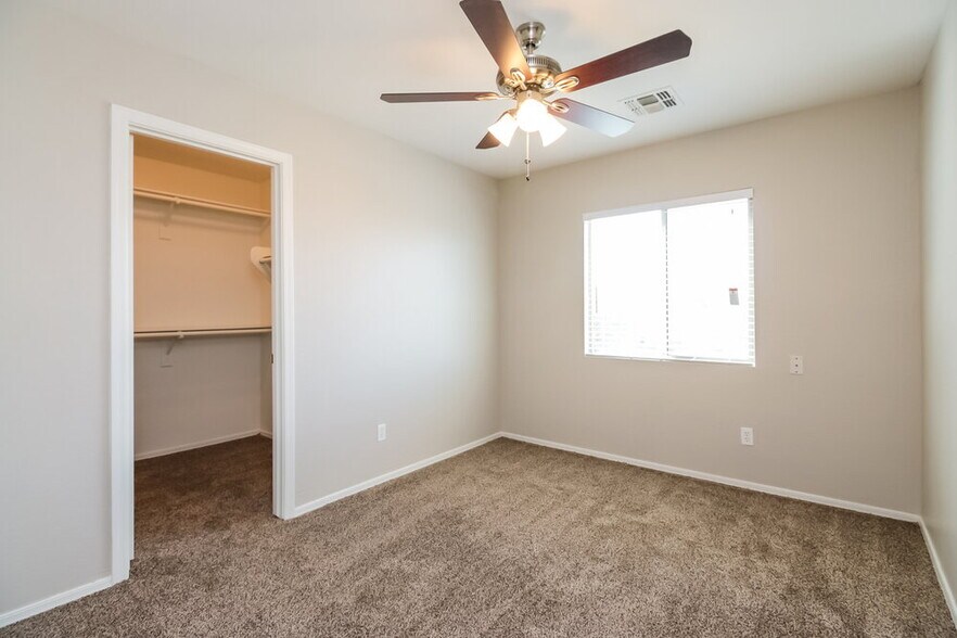 Building Photo - 39245 N Cali Cir