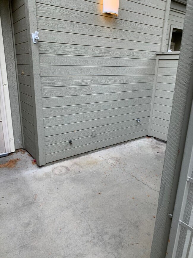 Building Photo - Beautiful 3 Bedroom 2 1/2 Bathroom Granada Hills Townhouse! Must See! Ready For Move-In!