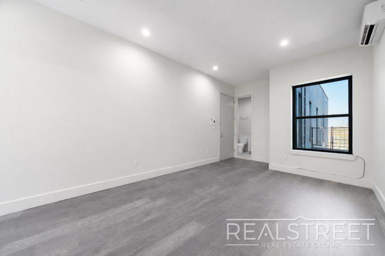 Building Photo - Modern 1 Bed w Dishwasher/Laundry/Garden