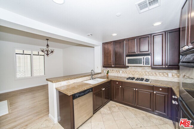 Building Photo - 5625 Crescent Park W