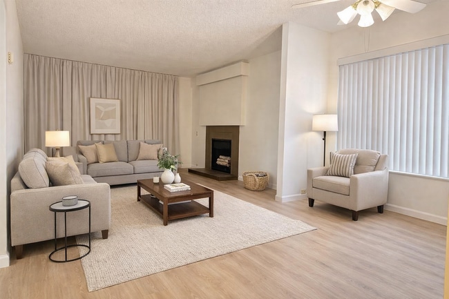 Building Photo - 796 Woodside Ln E