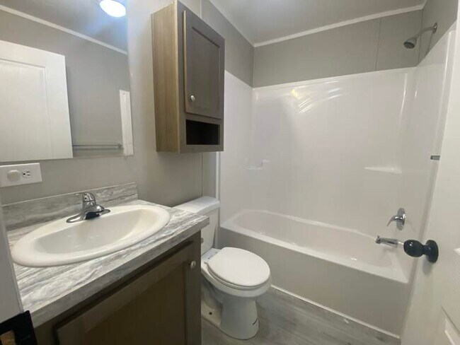 Building Photo - 518 Murray Dr