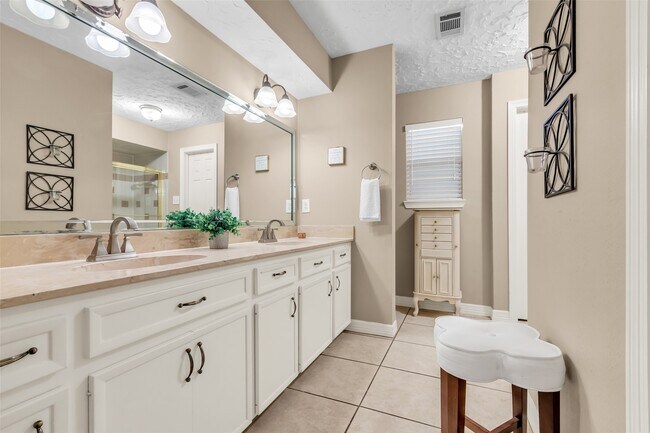 Building Photo - 24102 Northcrest Dr
