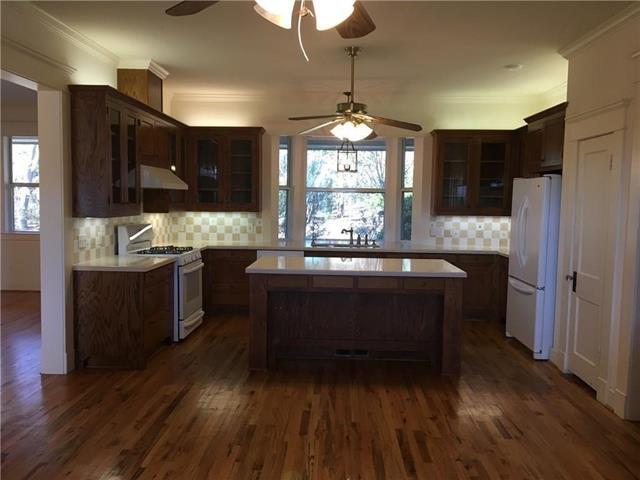 Building Photo - 581 Country Club Rd