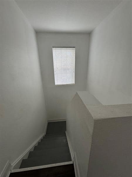 Building Photo - 1733 Pointe W Wy