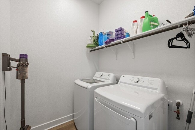 Building Photo - 8408 Grenadier Dr