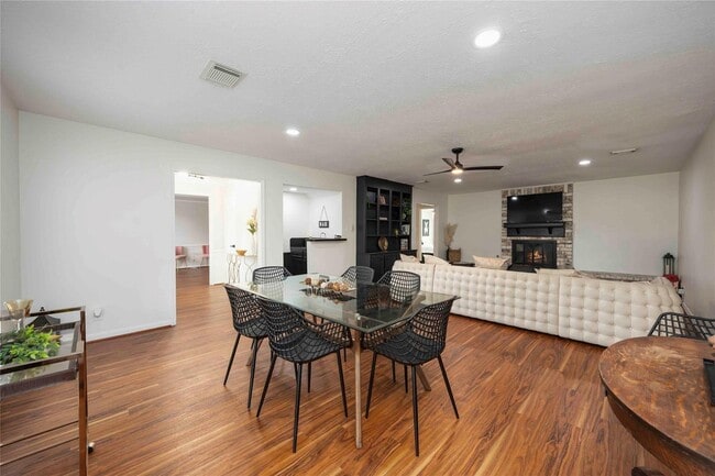 Building Photo - 5511 Green Timbers Dr