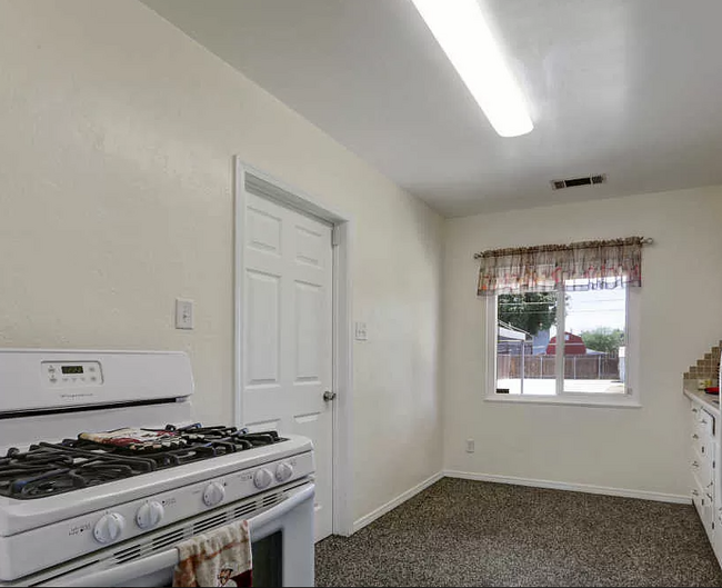 Building Photo - 1807 N 11th Ave