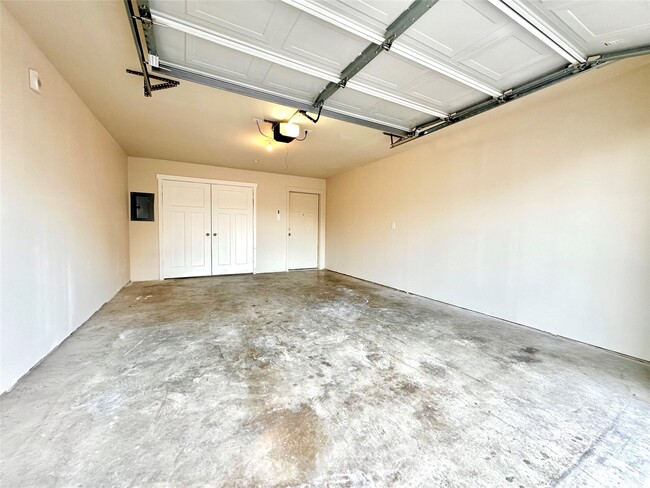 Building Photo - 21155 Gosling Rd