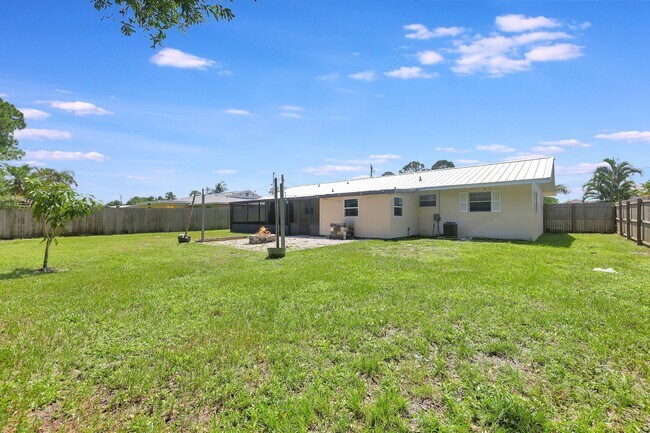 Building Photo - 1109 SE Sandia Dr