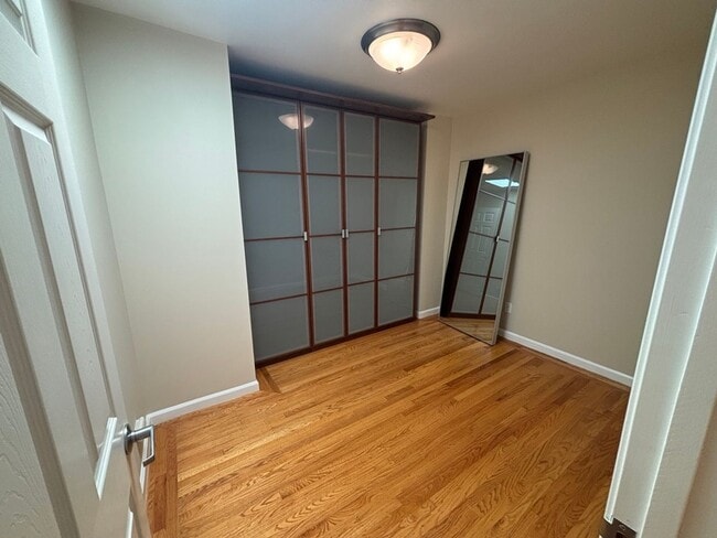 Building Photo - Bright & Spacious Single Family Home - Par...