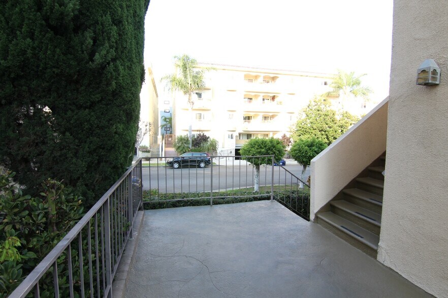 Building Photo - 1825 Glendon Ave