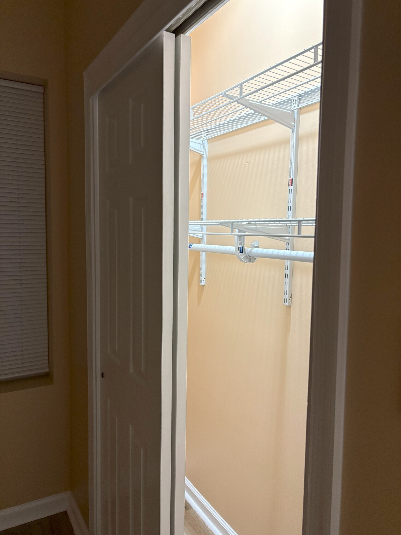 Illuminated closets - 2214 N Delhi St
