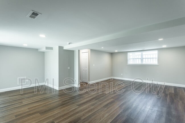 Building Photo - 8128 Fallen Maple Dr