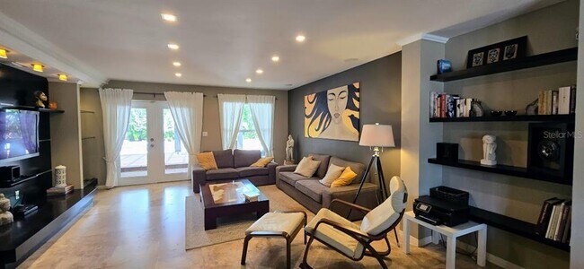 Building Photo - 2115 Alvarado Ln