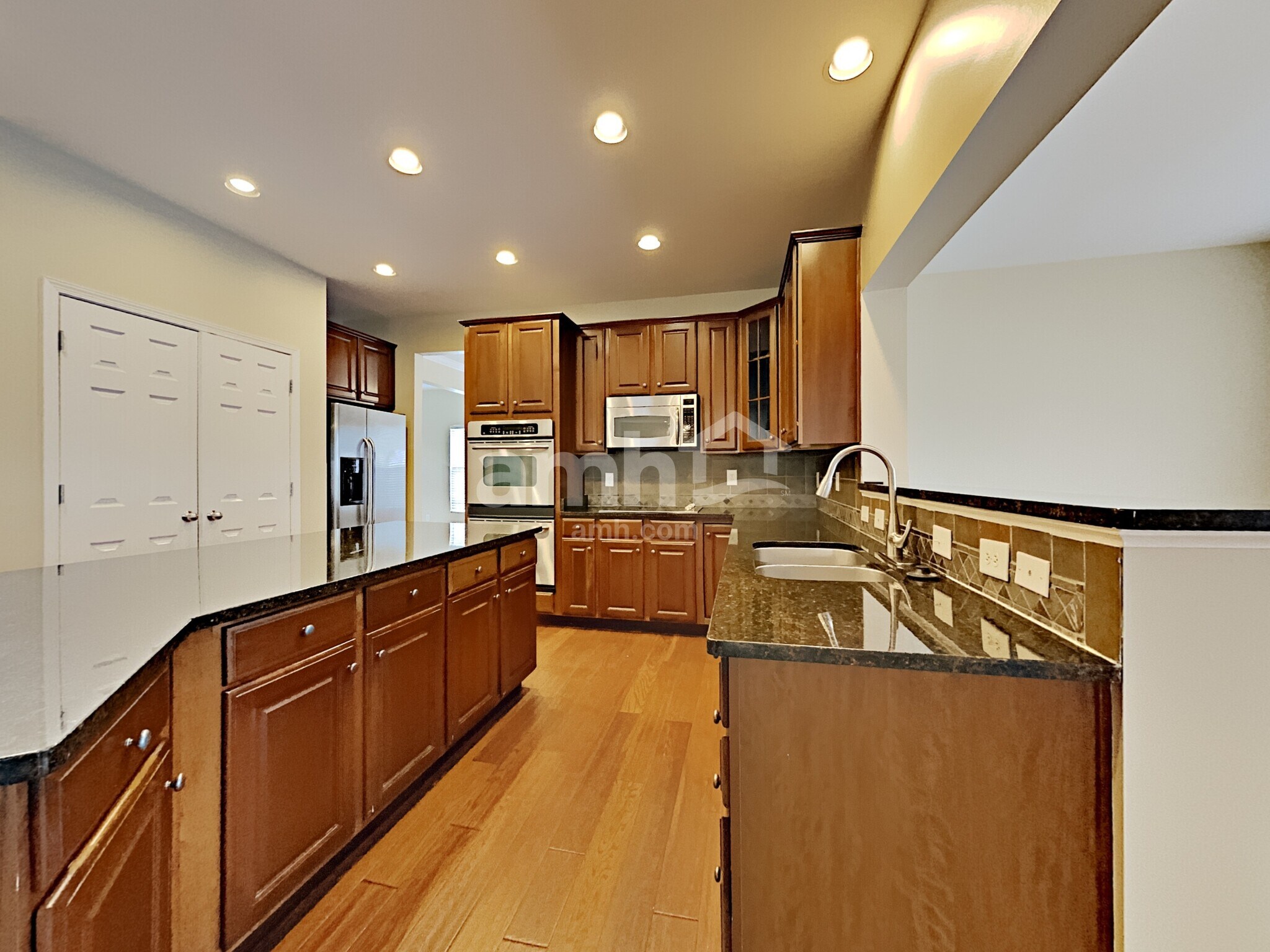 Building Photo - 1048 Oakhall Dr