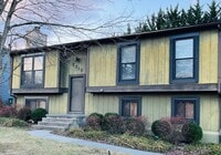 Building Photo - 4 Bedroom 2 Bathroom House