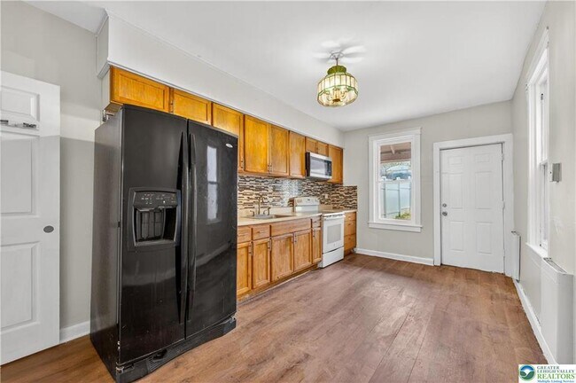 Building Photo - 503 W Gordon St