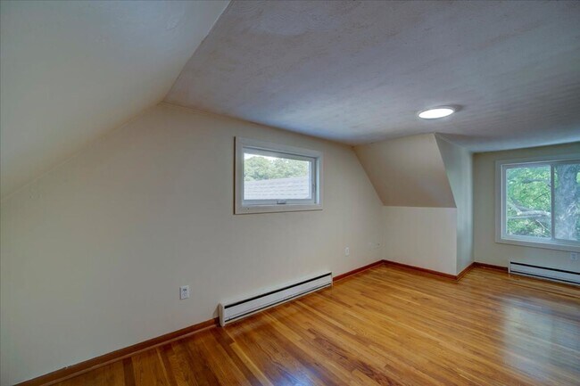 Building Photo - 3 Bedroom Apartment in Burlington VT Avail...
