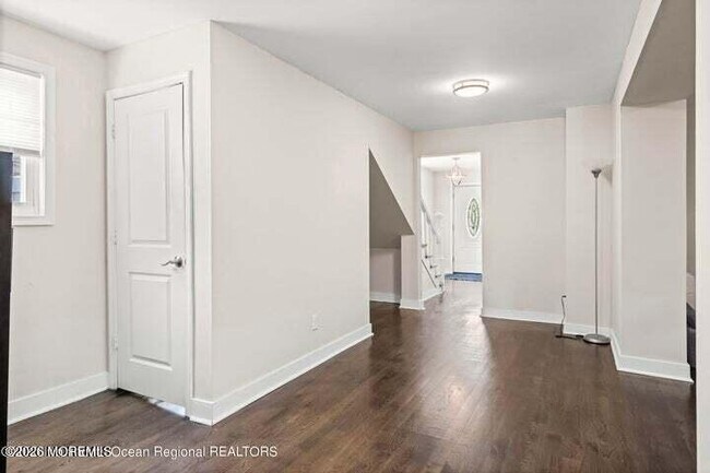 Building Photo - 109 S Main St