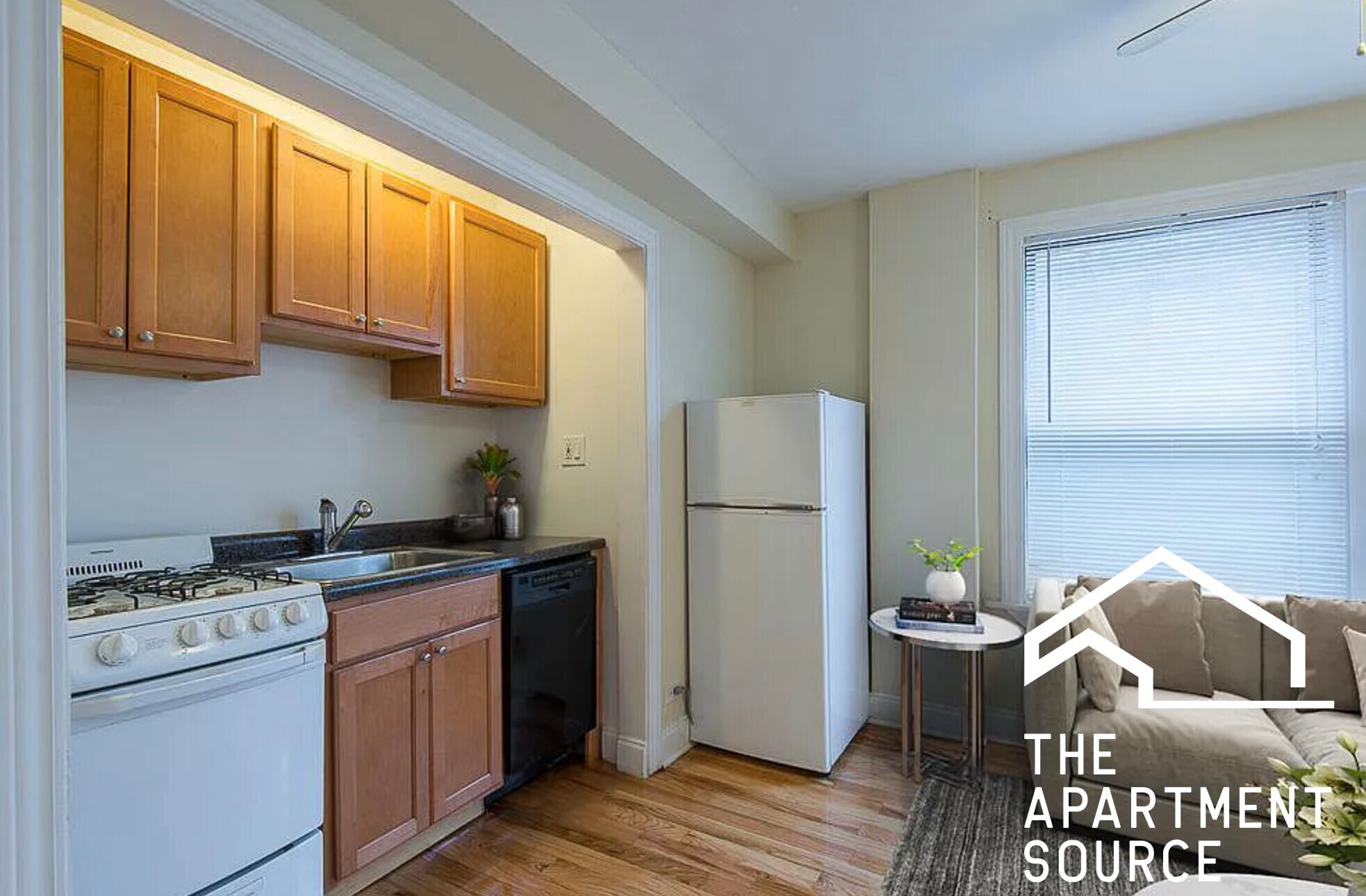 Building Photo - 737 W Belmont Ave