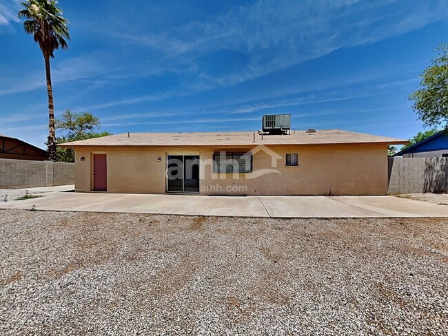 Building Photo - 9509 W Echo Ln