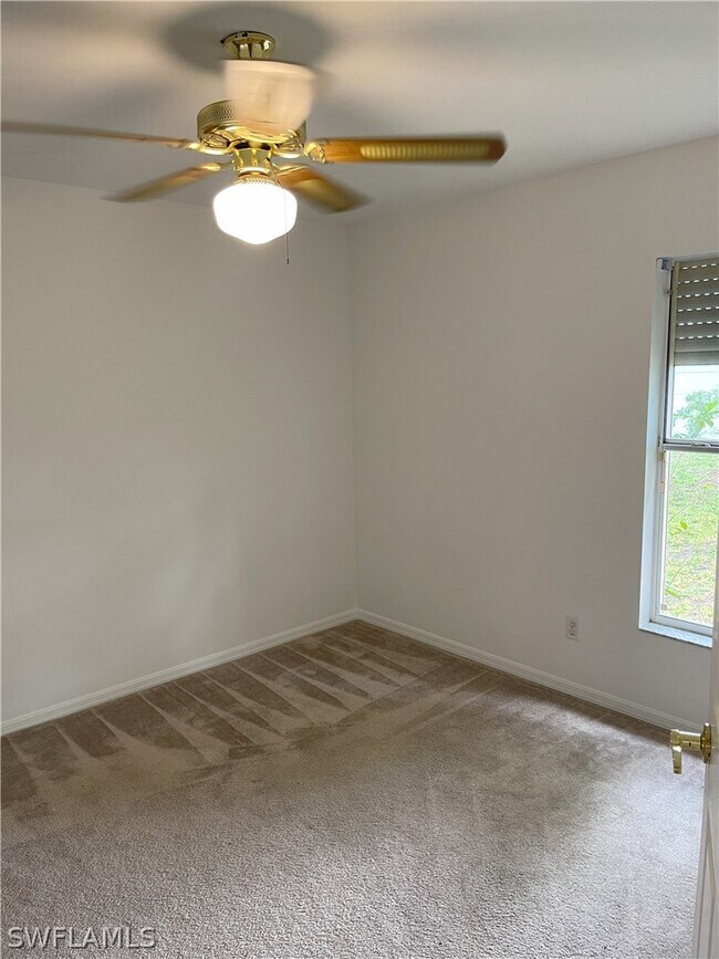 Building Photo - 9758 Country Oaks Dr