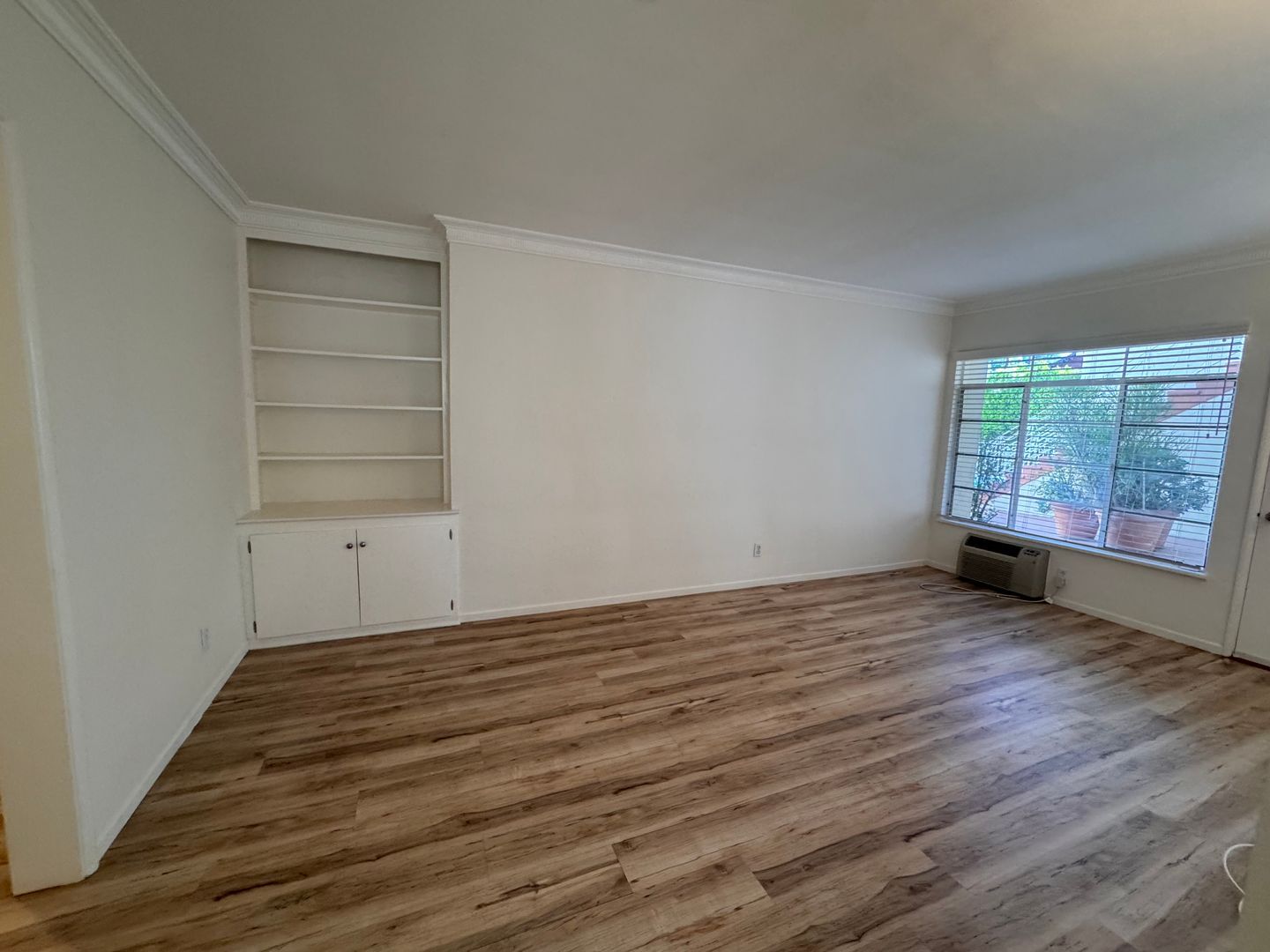 Building Photo - 12000 Moorpark St