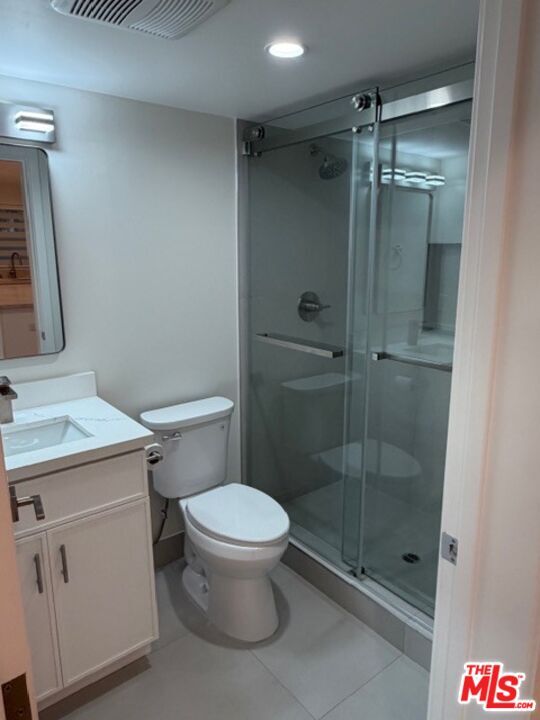 Building Photo - 5193-5193 Lindley Ave