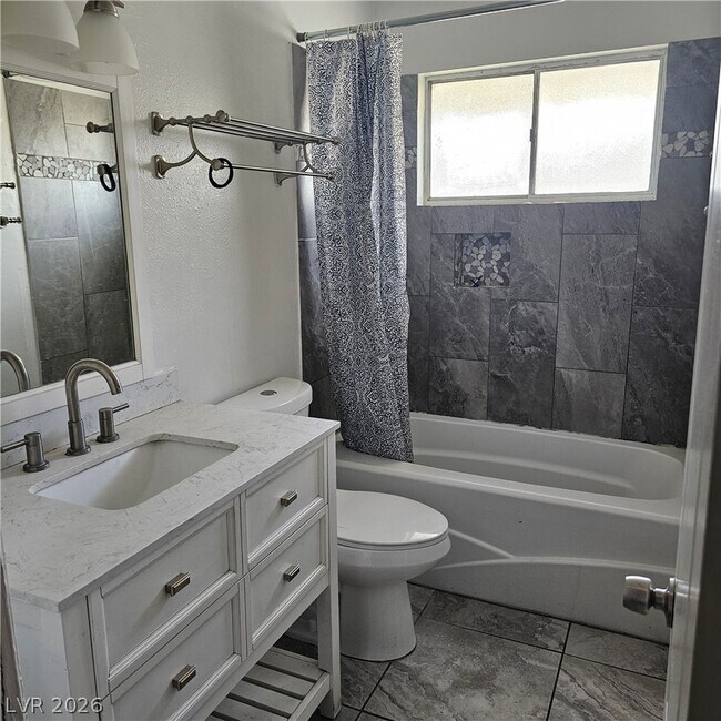 Building Photo - 213 Orchid Dr