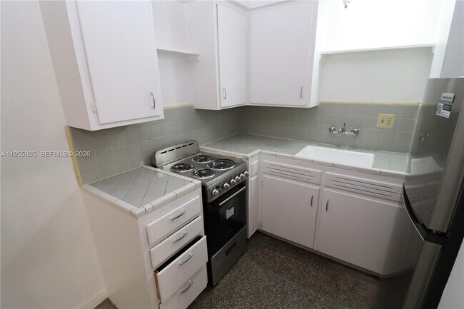 Building Photo - 1139 NE 10th Ave