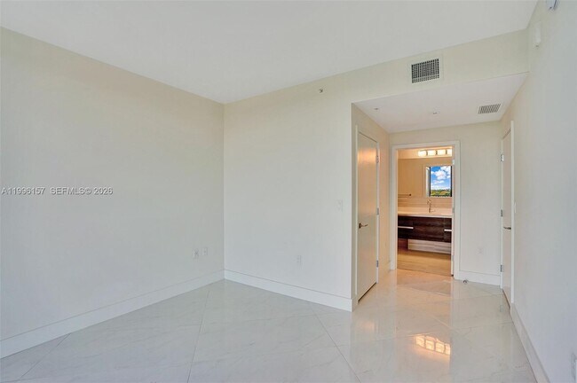 Building Photo - 301 Altara Ave