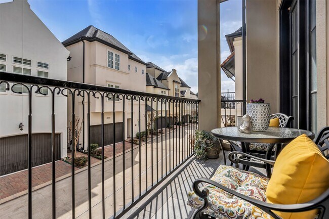 Building Photo - 1721 Upland Lakes