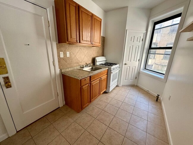 Building Photo - 270 72nd St