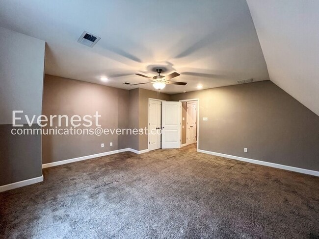 Building Photo - 5670 Matthew Dr