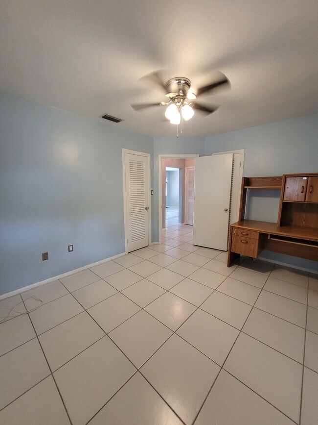 Building Photo - 1829 Towhee Ln